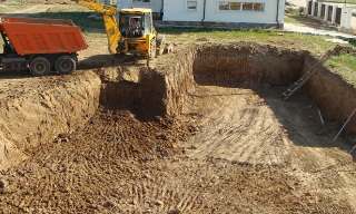 Рытье котлованов под фундамент в Елабуге – цена от 2619 руб. за м3 | 2Землекопа-Лбг