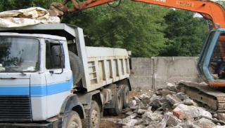 Вывоз строительного мусора с участка в Елабуге недорого от 1572 руб. | 2Землекопа-Лбг